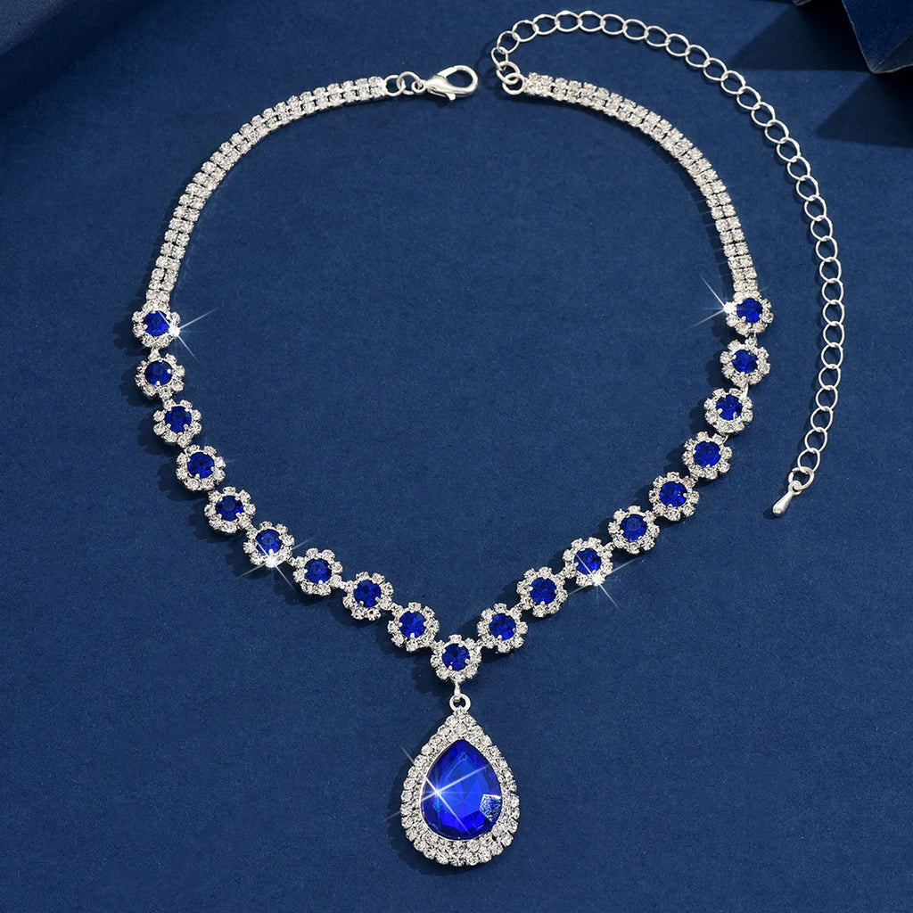 Collar con Dije de Flor y Gota de Cristal